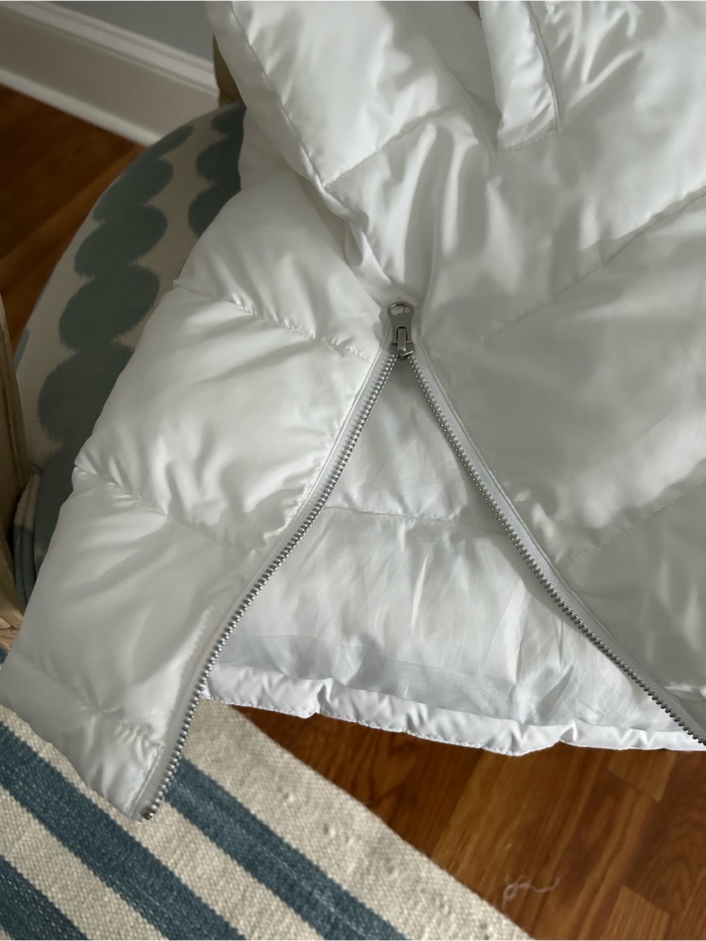 White Puffer Zella Vest - Picture 6 of 11